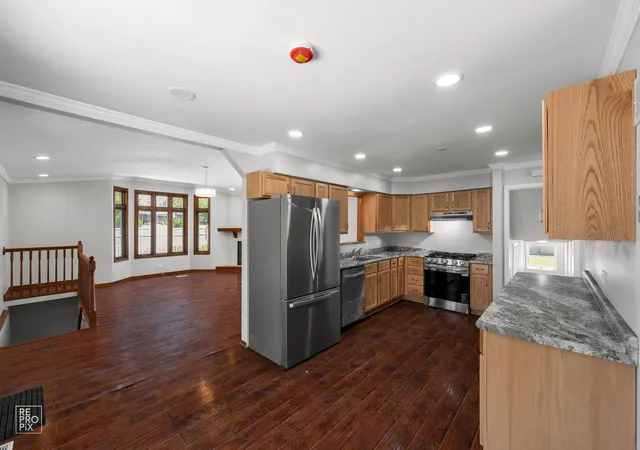 Photo 3 of Single family home for sale at 14825 Parkside Ave, Oak Forest, IL 60452 | MLS# 12738178 | Listing updated on 2026-08-26