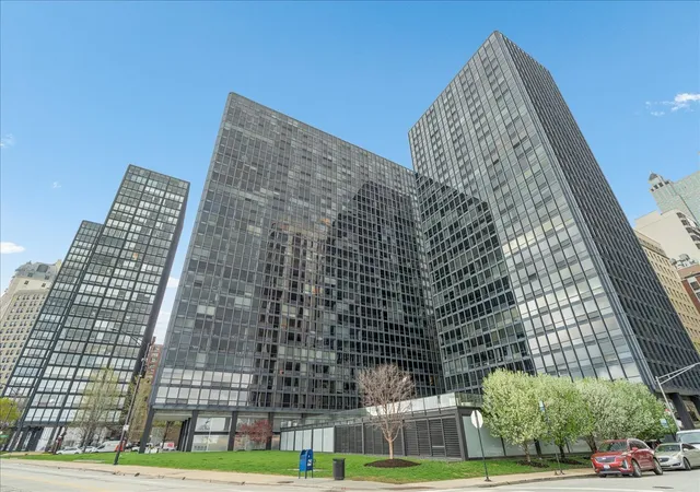 2nd image of 910 N Lake Shore Dr #2820, Chicago, IL 60611 | MLS# 12738200