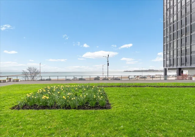 2nd image of 910 N Lake Shore Dr, Chicago, IL 60611