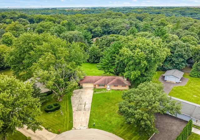 2nd image of 3919 Falling Leaf Dr, Rockford, IL 61109 | MLS# 12738216