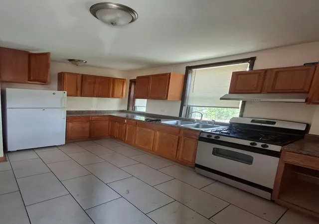 Listing Photo 4 - Condo for sale in building located at 1543 N Avers Ave, Chicago, IL 60651