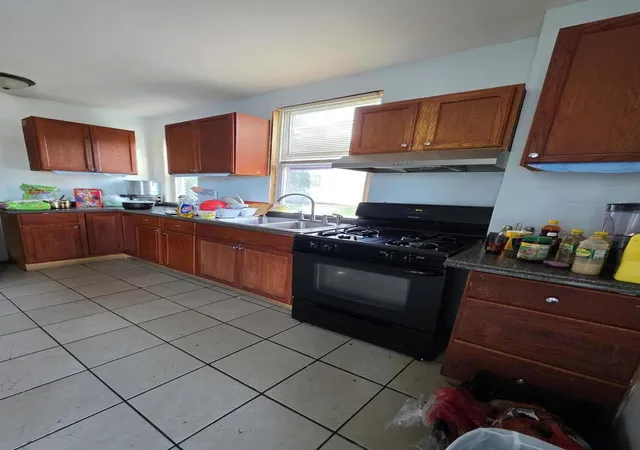 Listing Photo 5 - Condo for sale in building located at 1543 N Avers Ave, Chicago, IL 60651