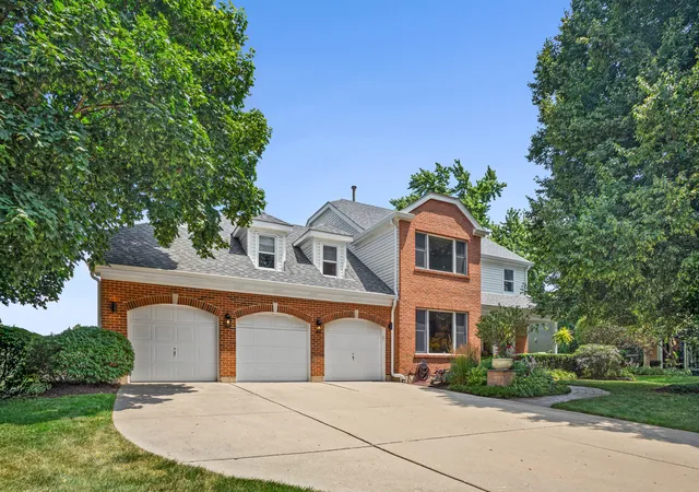 Photo 1 of Single family home for sale at 2917 Whispering Oaks Dr, Buffalo Grove, IL 60089 | MLS# 12738249 | Listing updated on 2026-09-04