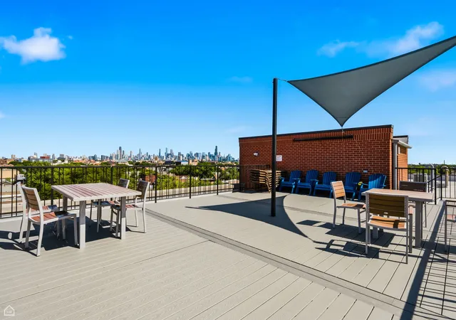 Listing Photo 2 - Condo for sale in building located at 1934 N Washtenaw Ave, Chicago, IL 60647 - Unit #207