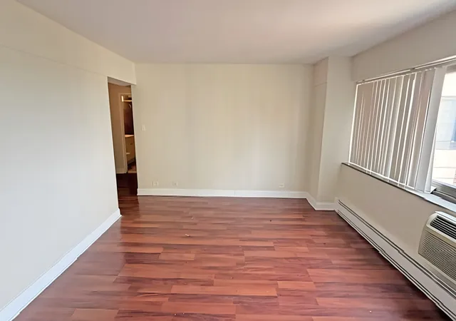 2nd image of 7337 S S Shore Dr, Chicago, IL 60649