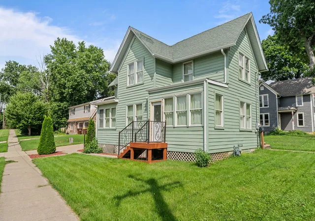 1st image of 904 N Prospect St, Rockford, IL 61107 | MLS# 12738306