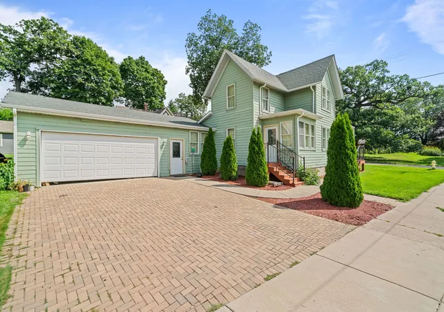 2nd image of 904 N Prospect St, Rockford, IL 61107 | MLS# 12738306