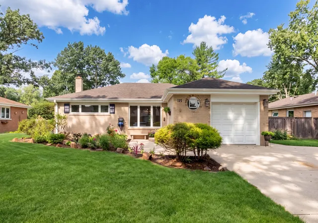 Photo 2 of Sale Pending at 114 N Elm St, Mount Prospect, IL 60056 | MLS# 12738320 | Listing updated on 2026-09-18