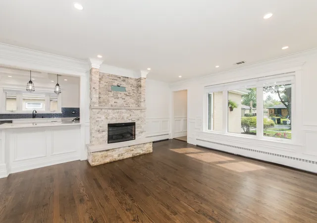 Photo 3 of Sale Pending at 114 N Elm St, Mount Prospect, IL 60056 | MLS# 12738320 | Listing updated on 2026-09-18
