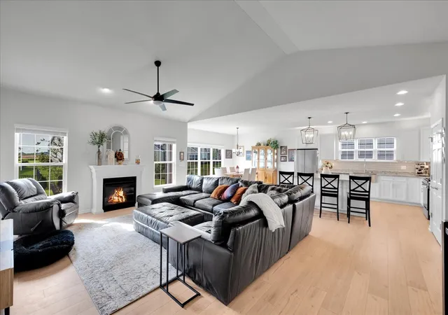 5th image of 635 Maplewood Cir, Elburn, IL 60119 | MLS# 12738340