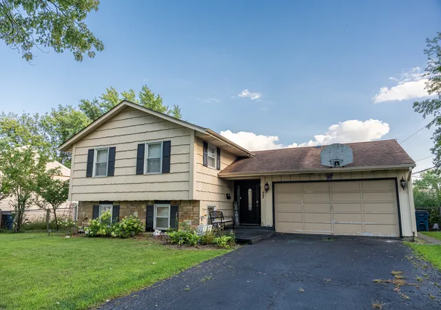 Photo 2 of Single family home for sale at 33 Jacobsen Ave, Glendale Heights, IL 60139 | MLS# 12738359 | Listing updated on 2026-09-04