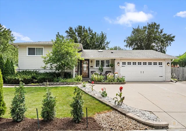 2nd image of 321 Hickory Ln, Schaumburg, IL 60193 | MLS# 12738373