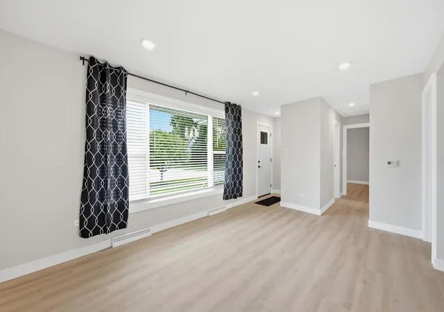 3rd image of 6225 Hawthorne St, Rosemont, IL 60018 | MLS# 12738387