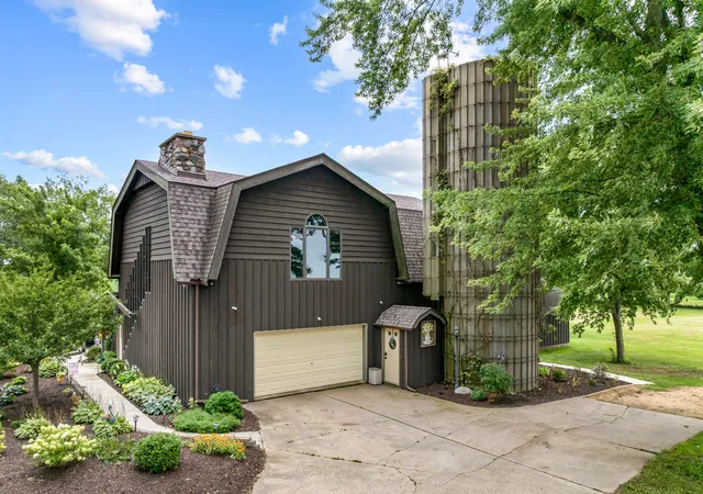 Photo 3 of Single family home for sale at 34066 Myelle Rd, Kingston, IL 60145 | MLS# 12738398 | Listing updated on 2026-08-31