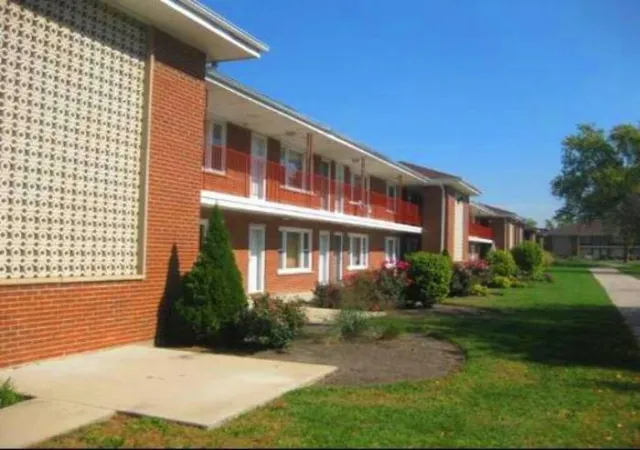 1st image of 1113 Holiday Ln #6, Des Plaines, IL 60016 | MLS# 12738406