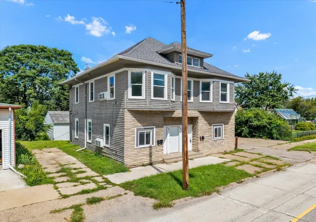3rd image of 3907 7Th Ave, Rock Island, IL 61201 | MLS# 12738408