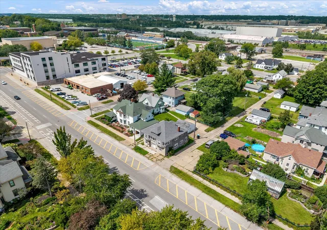 Listing Photo 2 - Condo for sale in building located at 3907 7th Ave, Rock Island, IL 61201 - Unit #