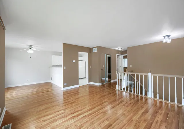 Listing Photo 4 - Condo for sale in building located at 2165 Wildwood Ct, Hanover Park, IL 60133