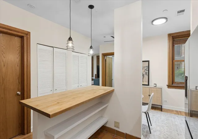 Photo 4 of Condo for sale at 550 W Surf St #104, Chicago, IL 60657 | MLS# 12738433 | Listing updated on 2026-08-26