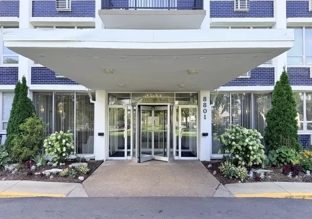 Listing Photo 4 - Condo for sale in building located at 8801 W Golf Rd, Niles, IL 60714 - Unit #10B