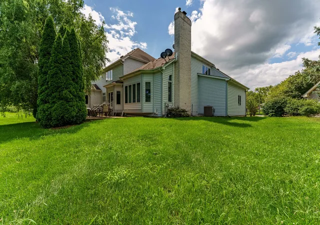 Photo 4 of Single family home for sale at 926 Edgewood Dr, Sugar Grove, IL 60554 | MLS# 12738453 | Listing updated on 2026-09-26