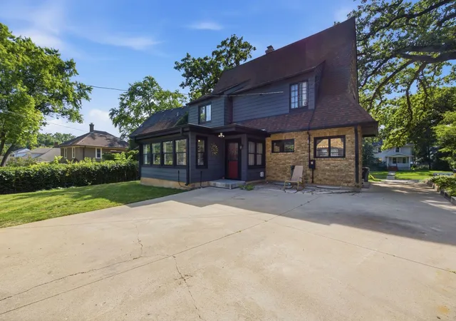 3rd image of 41 Hamilton Ave, Elgin, IL 60123 | MLS# 12738462