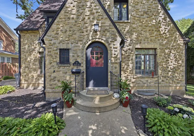 4th image of 41 Hamilton Ave, Elgin, IL 60123 | MLS# 12738462