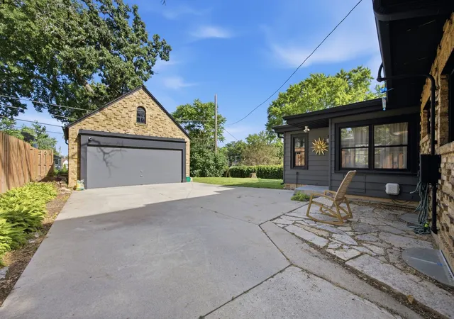 5th image of 41 Hamilton Ave, Elgin, IL 60123 | MLS# 12738462