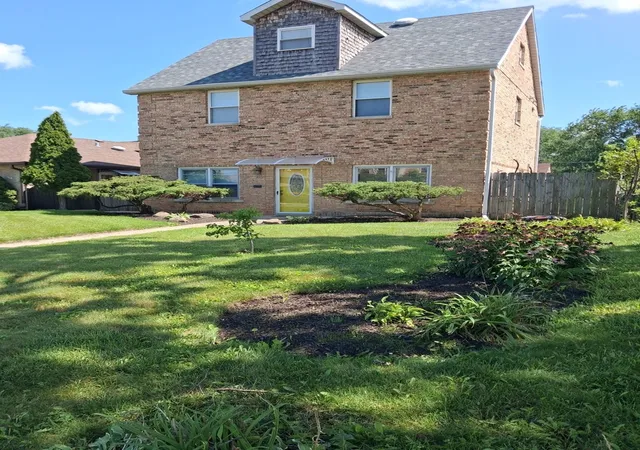 Photo 1 of Single family home for sale at 3005 Lincoln St, Franklin Park, IL 60131 | MLS# 12738481 | Listing updated on 2026-10-04