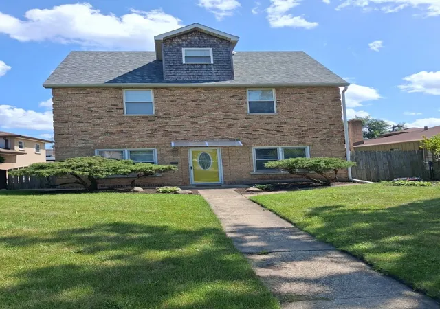 Photo 2 of Single family home for sale at 3005 Lincoln St, Franklin Park, IL 60131 | MLS# 12738481 | Listing updated on 2026-10-04