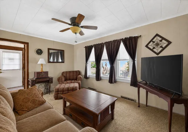 image of 105 Edgewood Ave, Crystal Lake, IL 60014 | MLS# 12738489