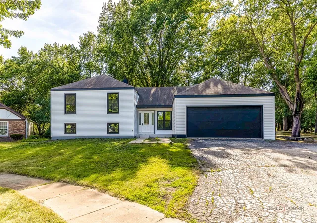 Photo 1 of Single family home for sale at 1482 Pebblestone Cvs, Wheaton, IL 60189 | MLS# 12738524 | Listing updated on 2026-08-26
