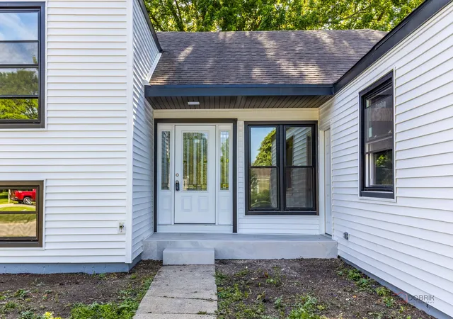 Photo 2 of Single family home for sale at 1482 Pebblestone Cvs, Wheaton, IL 60189 | MLS# 12738524 | Listing updated on 2026-08-26