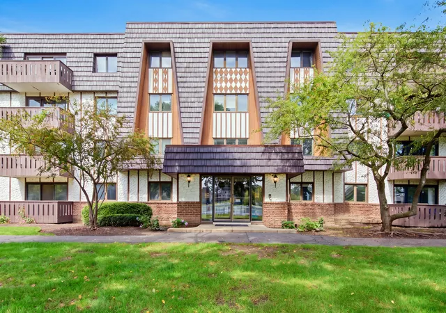 Photo 1 of Condo for sale at 13200 Heiden Cir #2301, Lake Bluff, IL 60044 | MLS# 12738559 | Listing updated on 2026-09-23