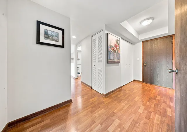 Listing Photo 4 - Condo for sale in building located at 13200 Heiden Cir, Lake Bluff, IL 60044 - Unit #2301