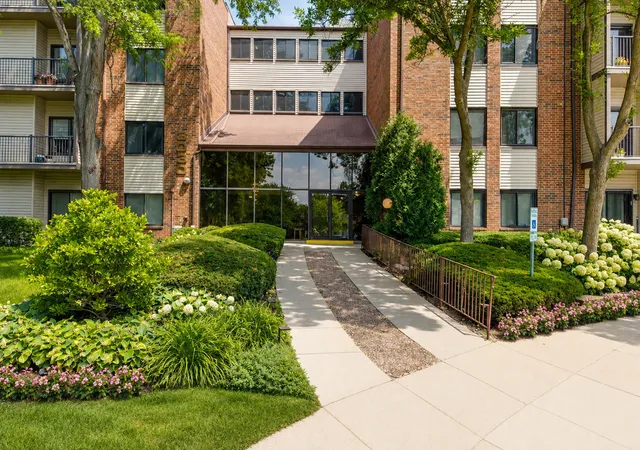 1st image of 3030 Pheasant Creek Dr #405, Northbrook, IL 60062 | MLS# 12738567