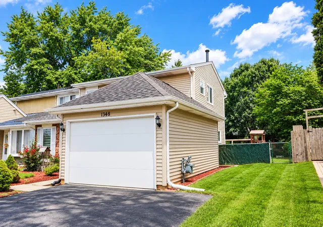 2nd image of 1348 Inverness Dr, Elgin, IL 60120 | MLS# 12738614