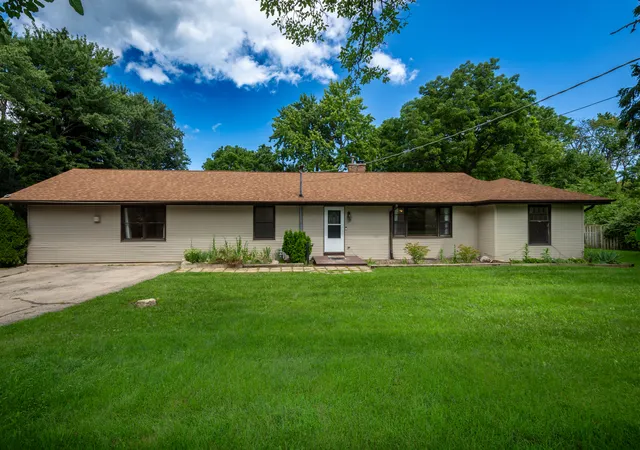 Photo 2 of Single family home for sale at 35861 N Fuller Rd, Gurnee, IL 60031 | MLS# 12738658 | Listing updated on 2026-09-03