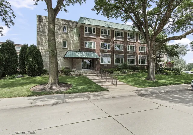 Photo 1 of Condo for sale at 2812 E Bel Aire Dr #303, Arlington Heights, IL 60004 | MLS# 12738668 | Listing updated on 2026-09-06