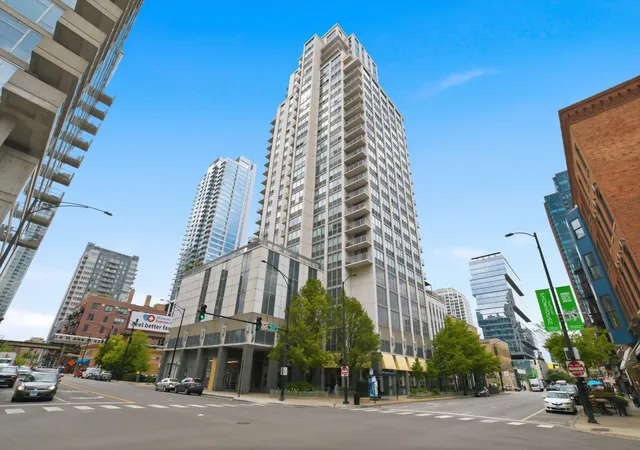 1st image of 200 W Grand Ave, Chicago, IL 60654