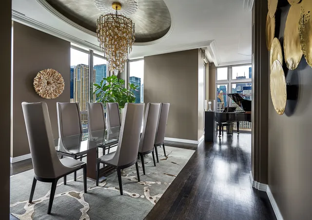3rd image of 200 W Grand Ave, Chicago, IL 60654