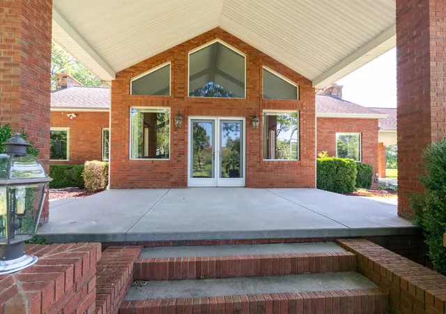 Photo 3 of Single family home for sale at 208 Silver Bullet Dr, Carbondale, IL 62901 | MLS# 12738689 | Listing updated on 2026-08-26