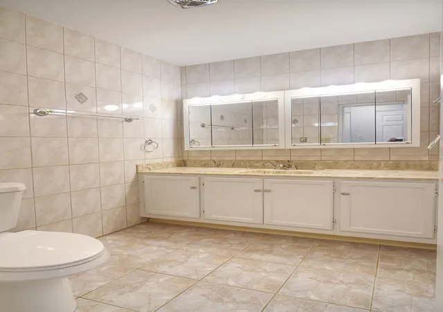 Listing Photo 2 - Condo for sale in building located at 10316 S Pulaski Rd, Oak Lawn, IL 60453 - Unit #203