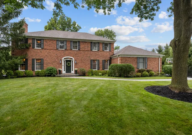 1st image of 130 W Blackthorn Ln, Lake Forest, IL 60045 | MLS# 12738773