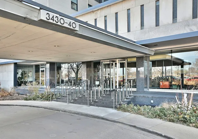 4th image of 3440 N Lake Shore Dr, Chicago, IL 60657
