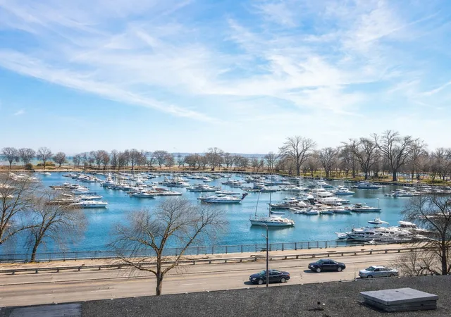5th image of 3440 N Lake Shore Dr, Chicago, IL 60657