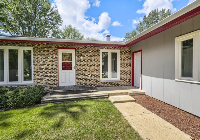 2nd image of 98 Brookside Dr, Elgin, IL 60123 | MLS# 12738817