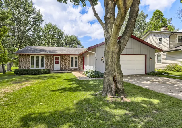 3rd image of 98 Brookside Dr, Elgin, IL 60123 | MLS# 12738817