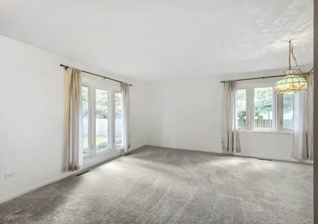 5th image of 98 Brookside Dr, Elgin, IL 60123 | MLS# 12738817