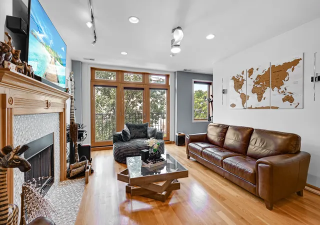 Photo 4 of Condo for sale at 6345 S Ingleside Ave #2, Chicago, IL 60637 | MLS# 12738820 | Listing updated on 2026-09-01